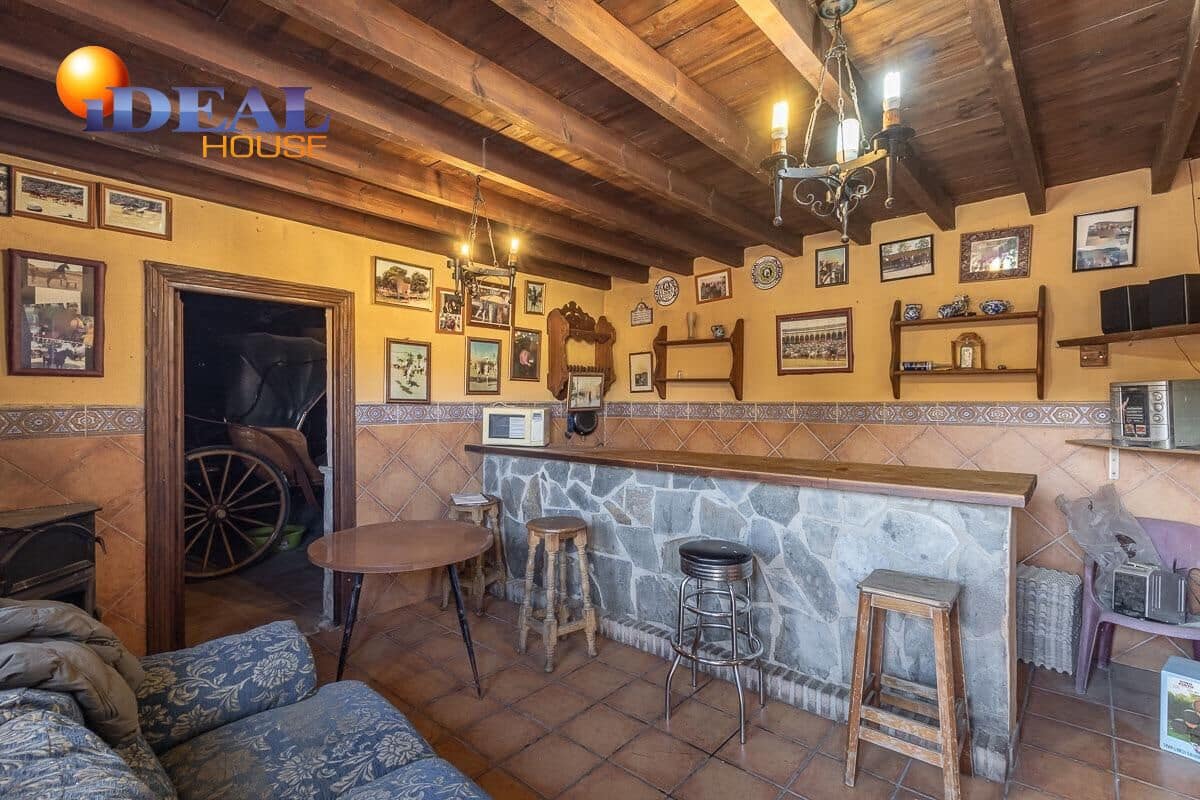 4 makuuhuone Huvila myytävänä paikassa La Zubia mukana 
autotalli - 795 000 € (Ref: 9433911)