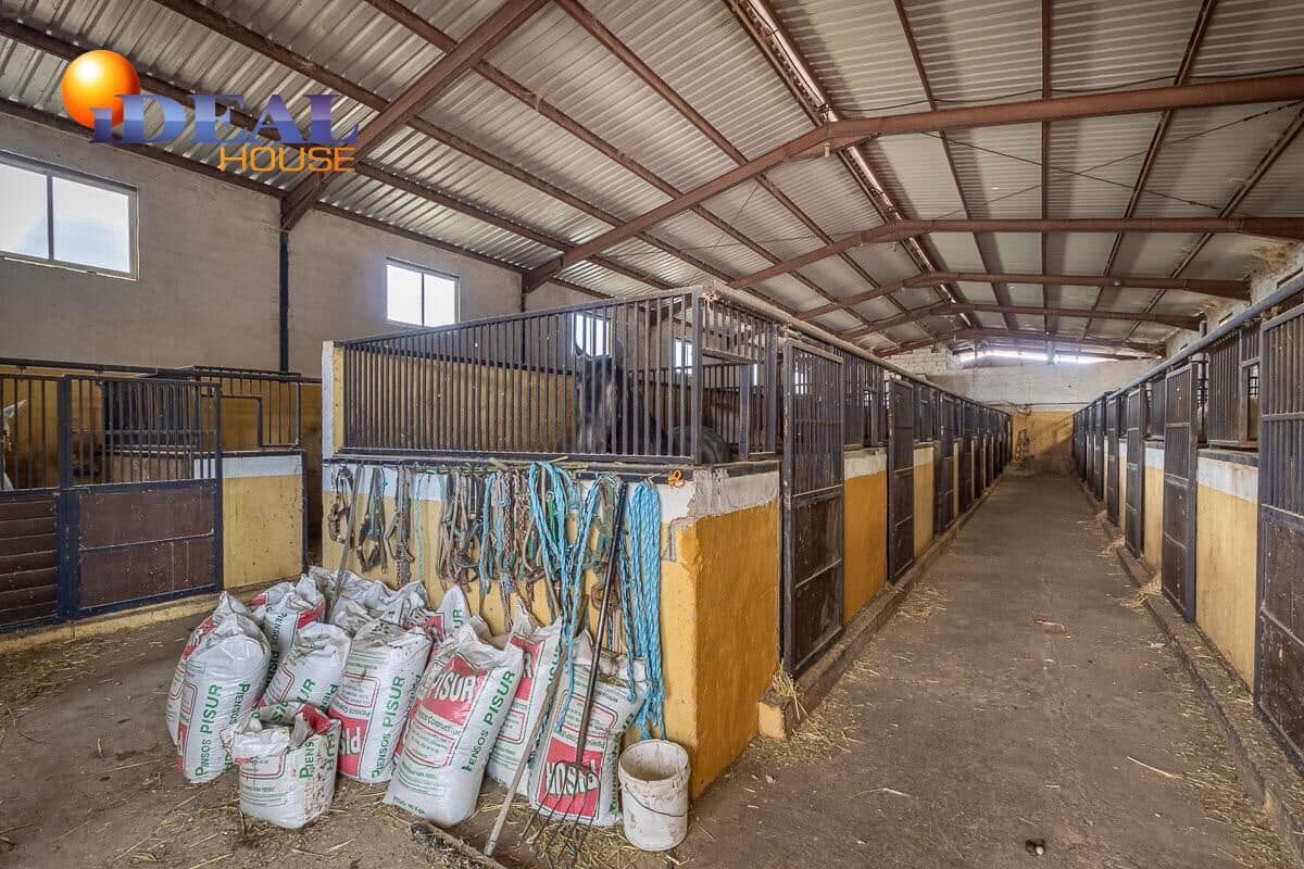 4 makuuhuone Huvila myytävänä paikassa La Zubia mukana 
autotalli - 795 000 € (Ref: 9433911)