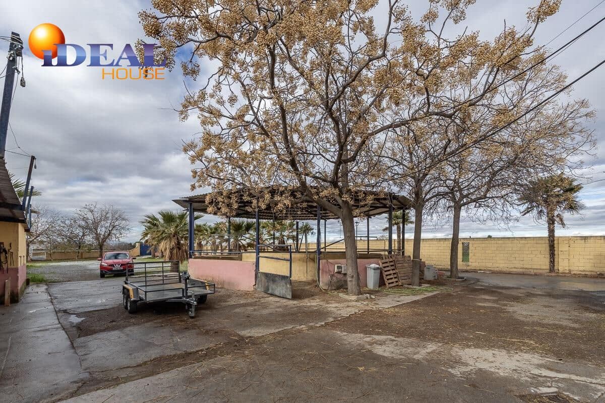 4 makuuhuone Huvila myytävänä paikassa La Zubia mukana 
autotalli - 795 000 € (Ref: 9433911)