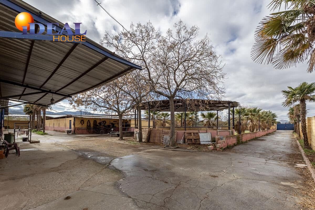 4 makuuhuone Huvila myytävänä paikassa La Zubia mukana 
autotalli - 795 000 € (Ref: 9433911)