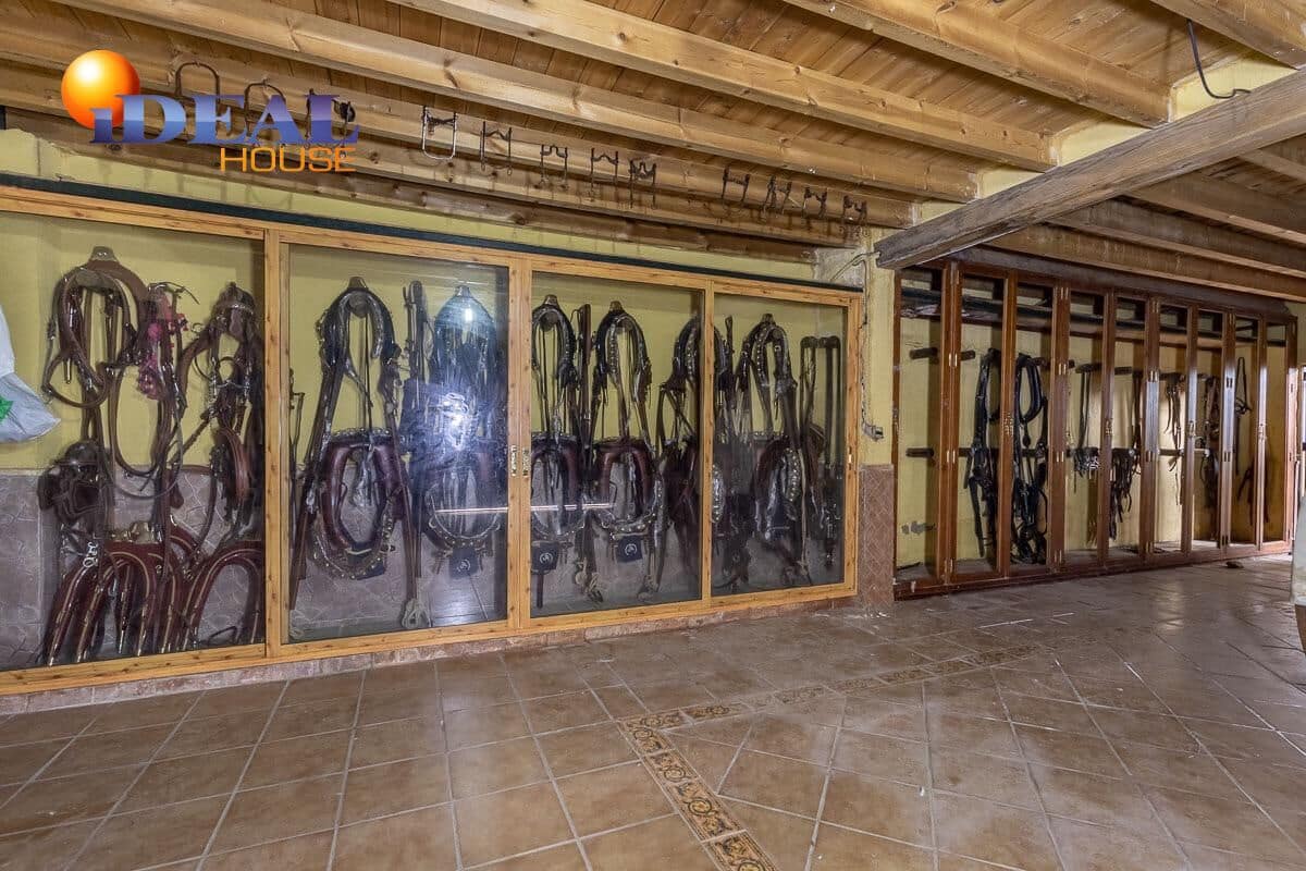 4 makuuhuone Huvila myytävänä paikassa La Zubia mukana 
autotalli - 795 000 € (Ref: 9433911)