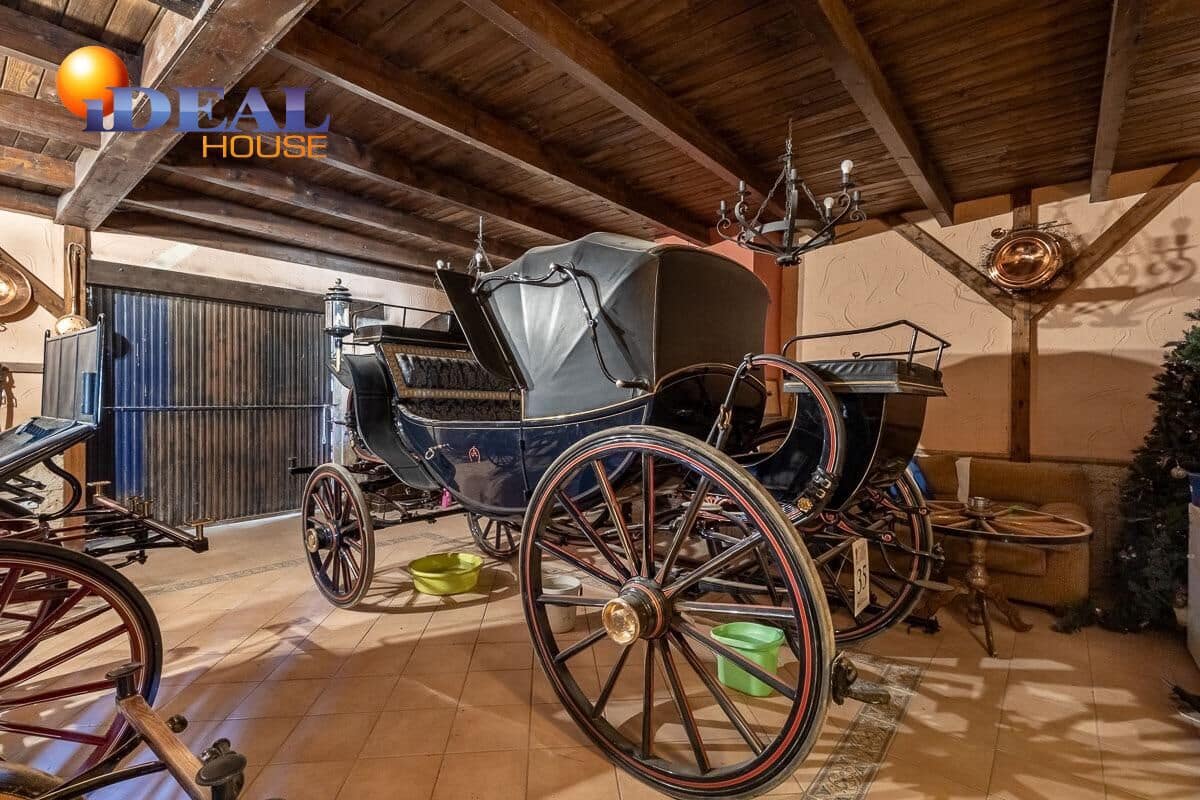 4 makuuhuone Huvila myytävänä paikassa La Zubia mukana 
autotalli - 795 000 € (Ref: 9433911)