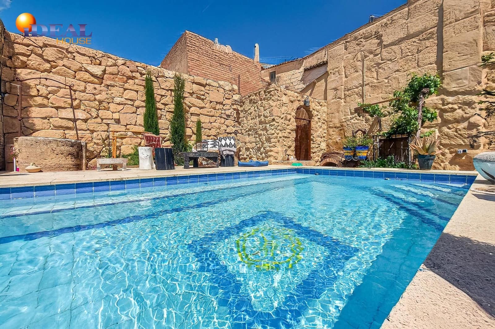 6 quarto Hotel para venda em Alcala la Real com piscina garagem - 550 000 € (Ref: 9433915)