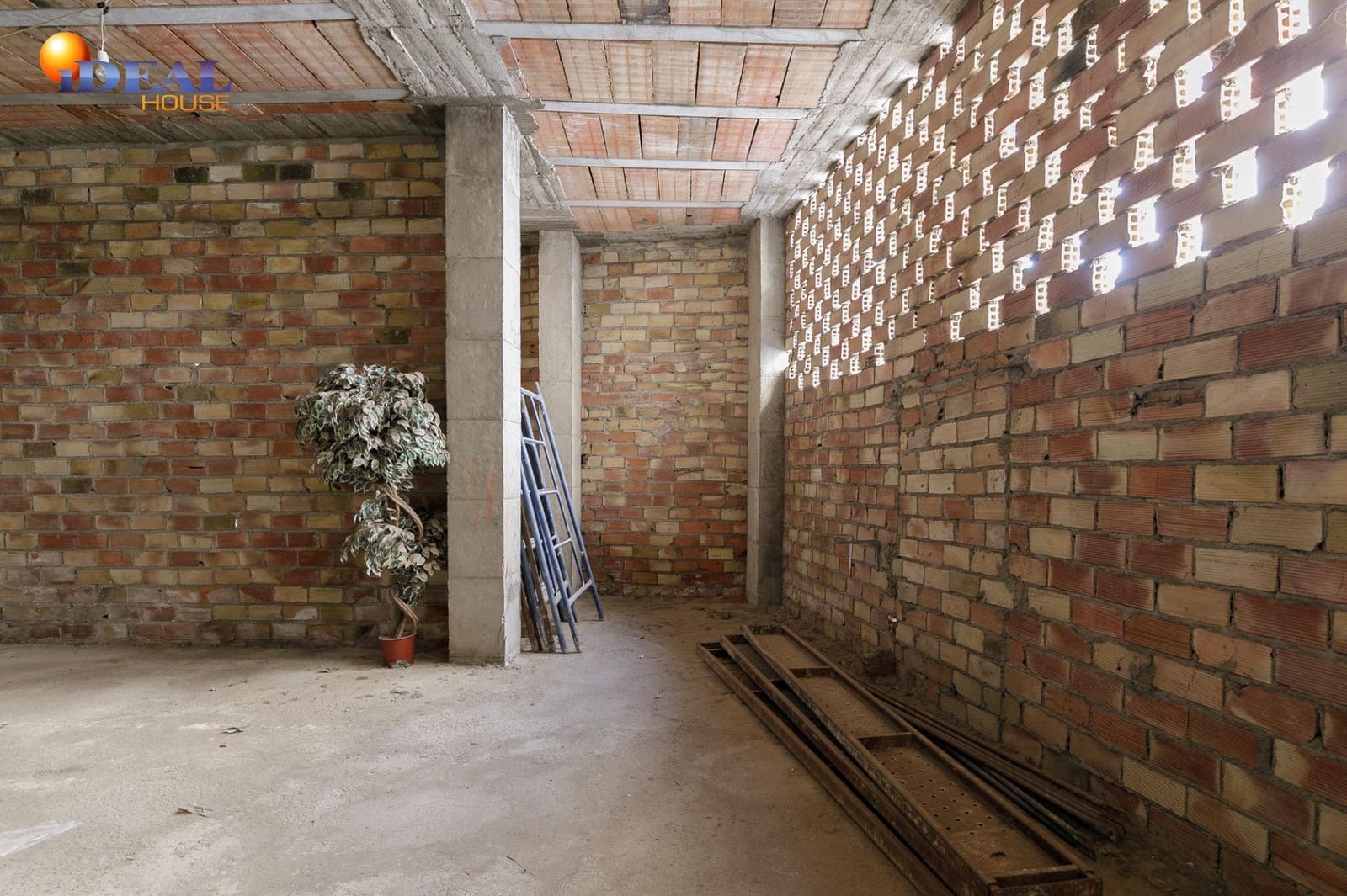 Erhverv til salg i Albolote - € 150.000 (Ref: 9433924)