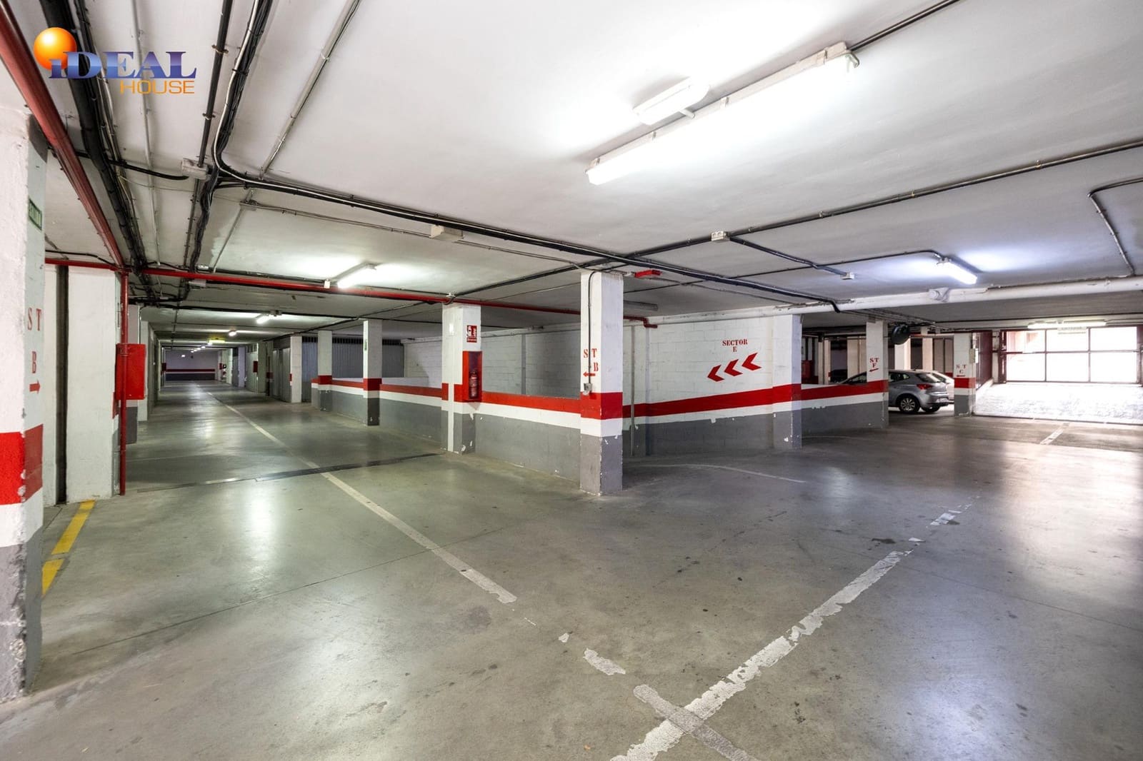 Garage for sale in Granada city - € 18,000 (Ref: 9433928)