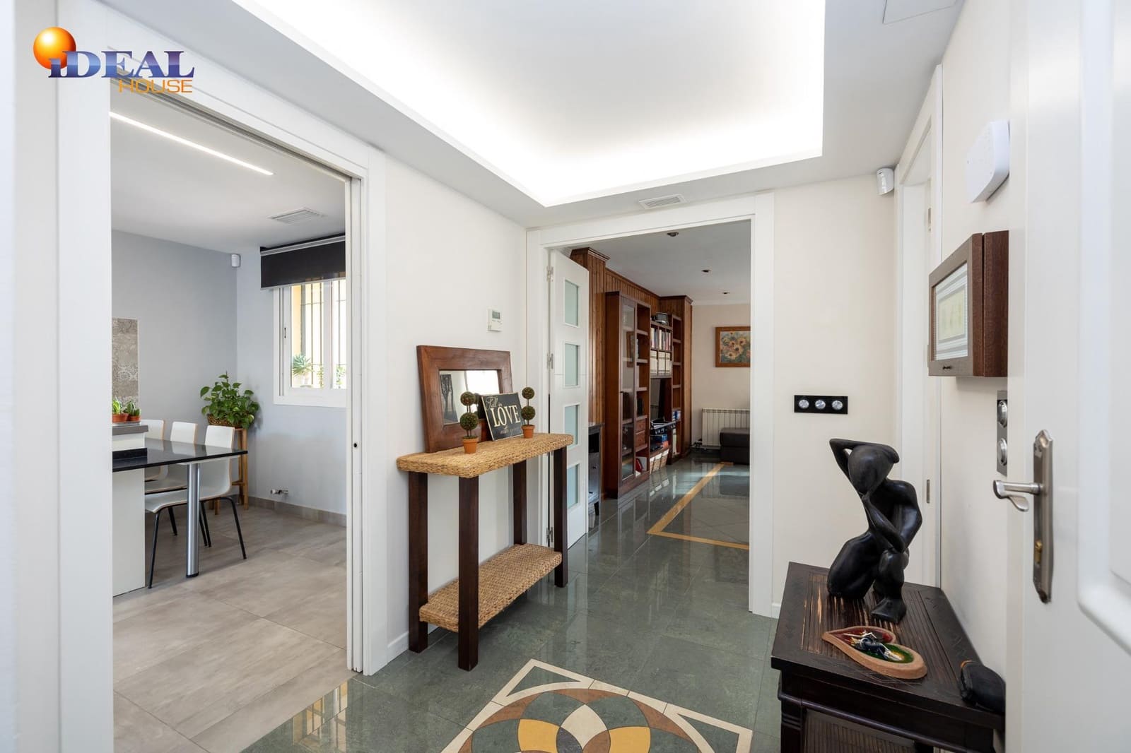 3 makuuhuone Rivitalo myytävänä paikassa Maracena mukana 
autotalli - 390 900 € (Ref: 9433930)