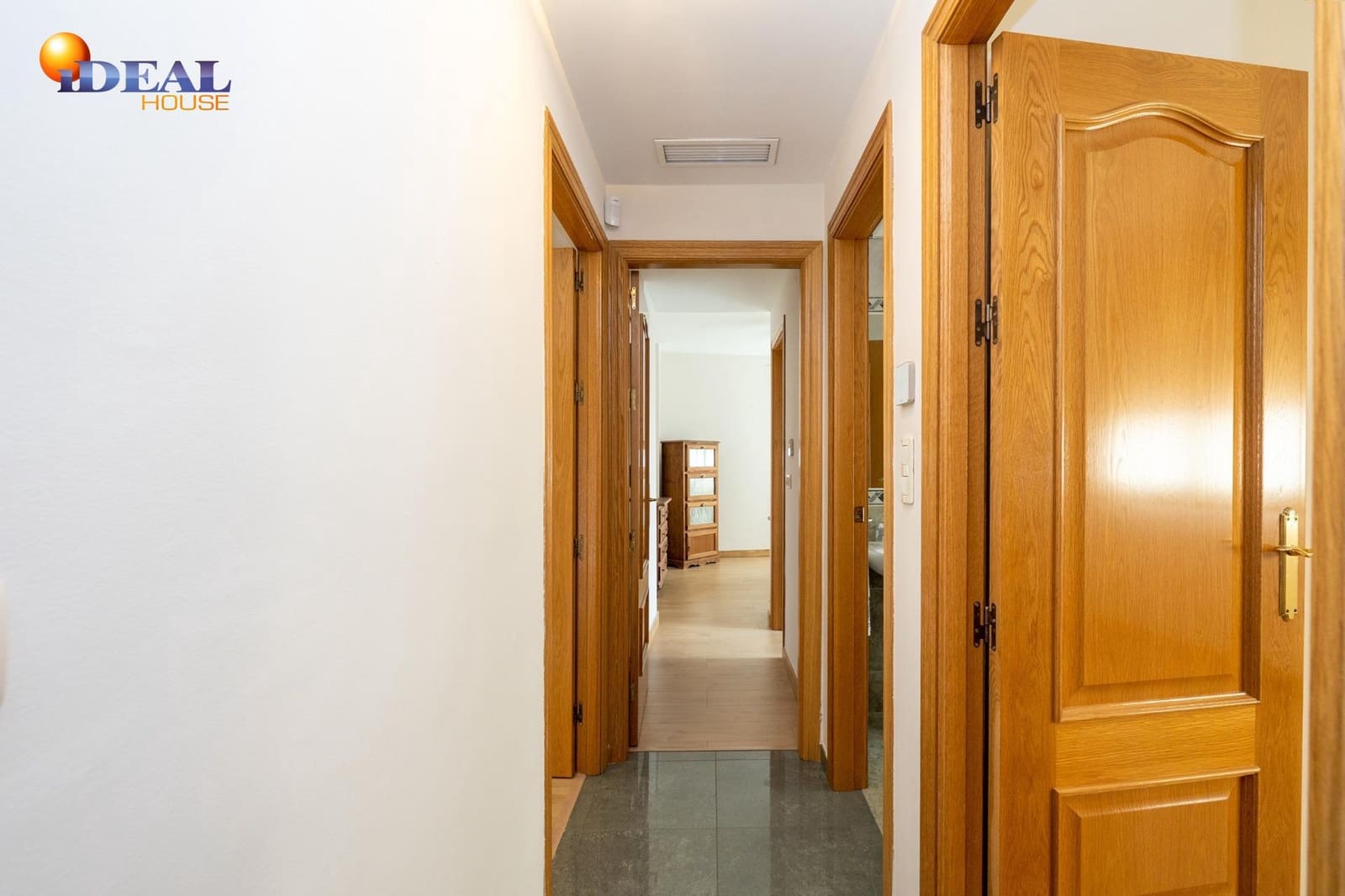 3 makuuhuone Rivitalo myytävänä paikassa Maracena mukana 
autotalli - 390 900 € (Ref: 9433930)