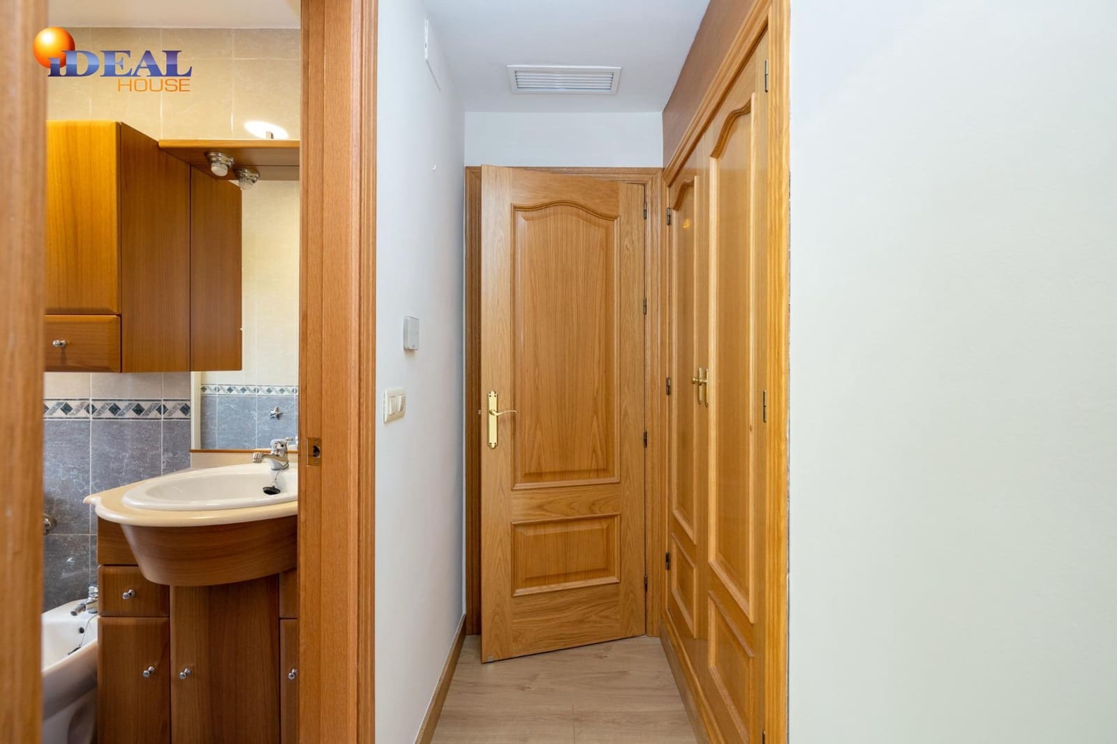 3 makuuhuone Rivitalo myytävänä paikassa Maracena mukana 
autotalli - 390 900 € (Ref: 9433930)