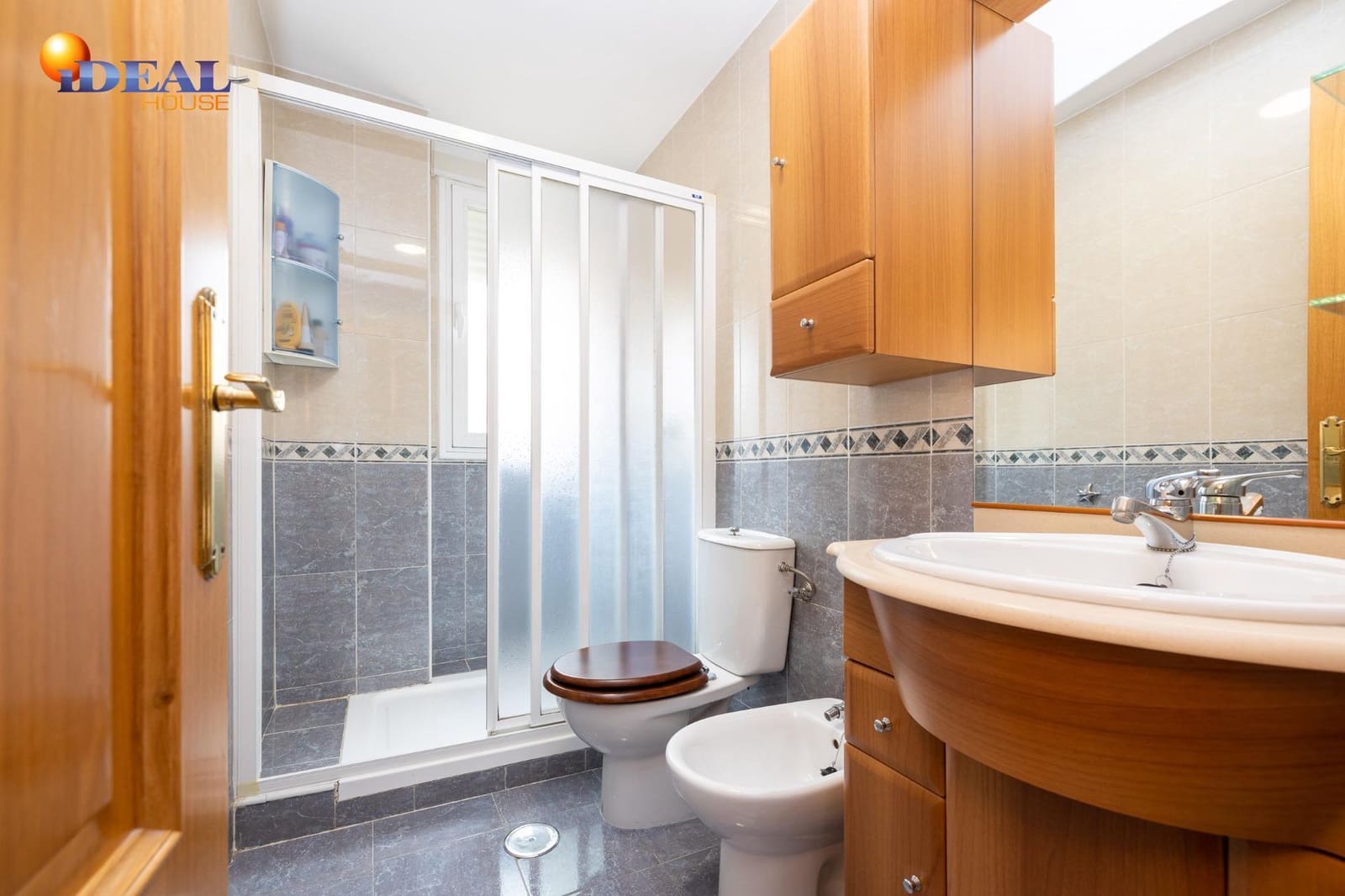 3 makuuhuone Rivitalo myytävänä paikassa Maracena mukana 
autotalli - 390 900 € (Ref: 9433930)