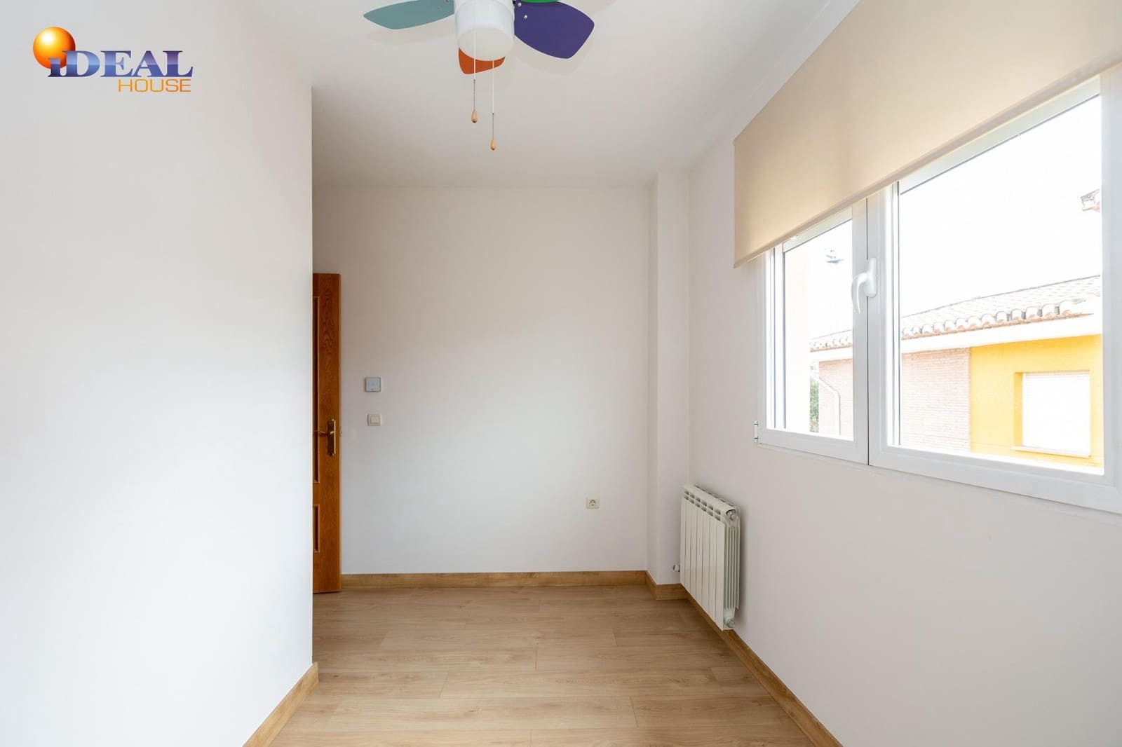 3 makuuhuone Rivitalo myytävänä paikassa Maracena mukana 
autotalli - 390 900 € (Ref: 9433930)