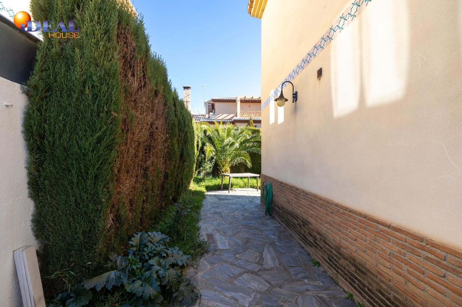 4 bedroom Villa for sale in Alhendin with pool garage - € 345,000 (Ref: 9433931)