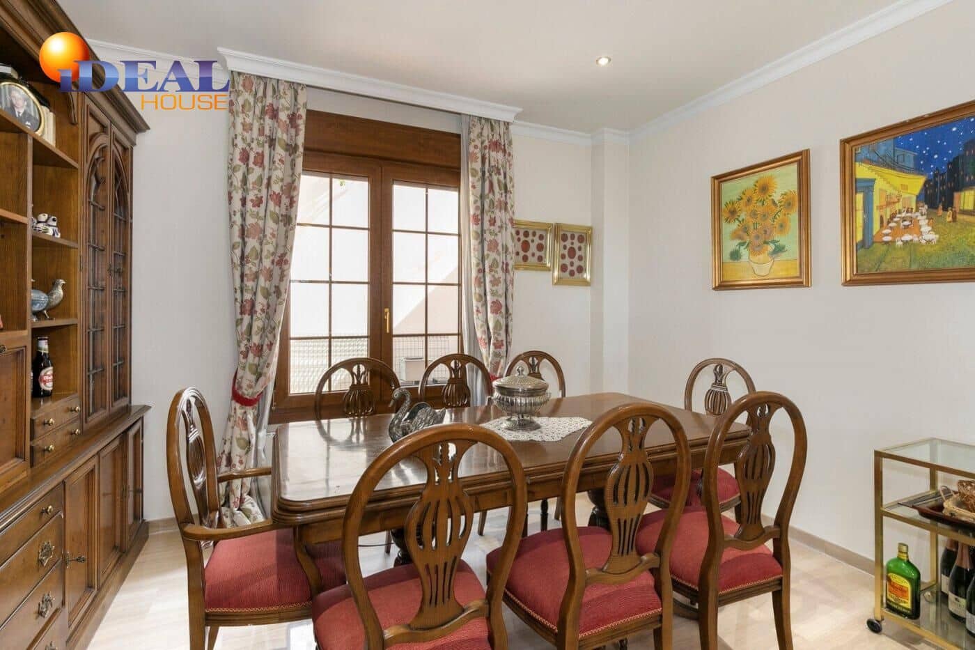 13 soverom Kjedet enebolig til salgs i Huetor Vega med svømmebasseng garasje - € 850 000 (Ref: 9433933)