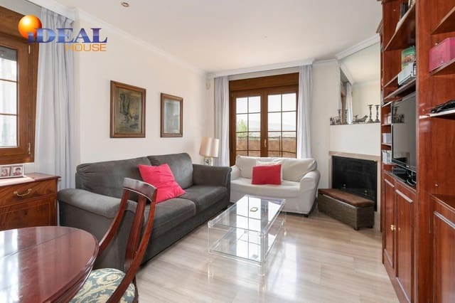 13 soverom Kjedet enebolig til salgs i Huétor Vega med svømmebasseng garasje - € 850 000 (Ref: 9433933)