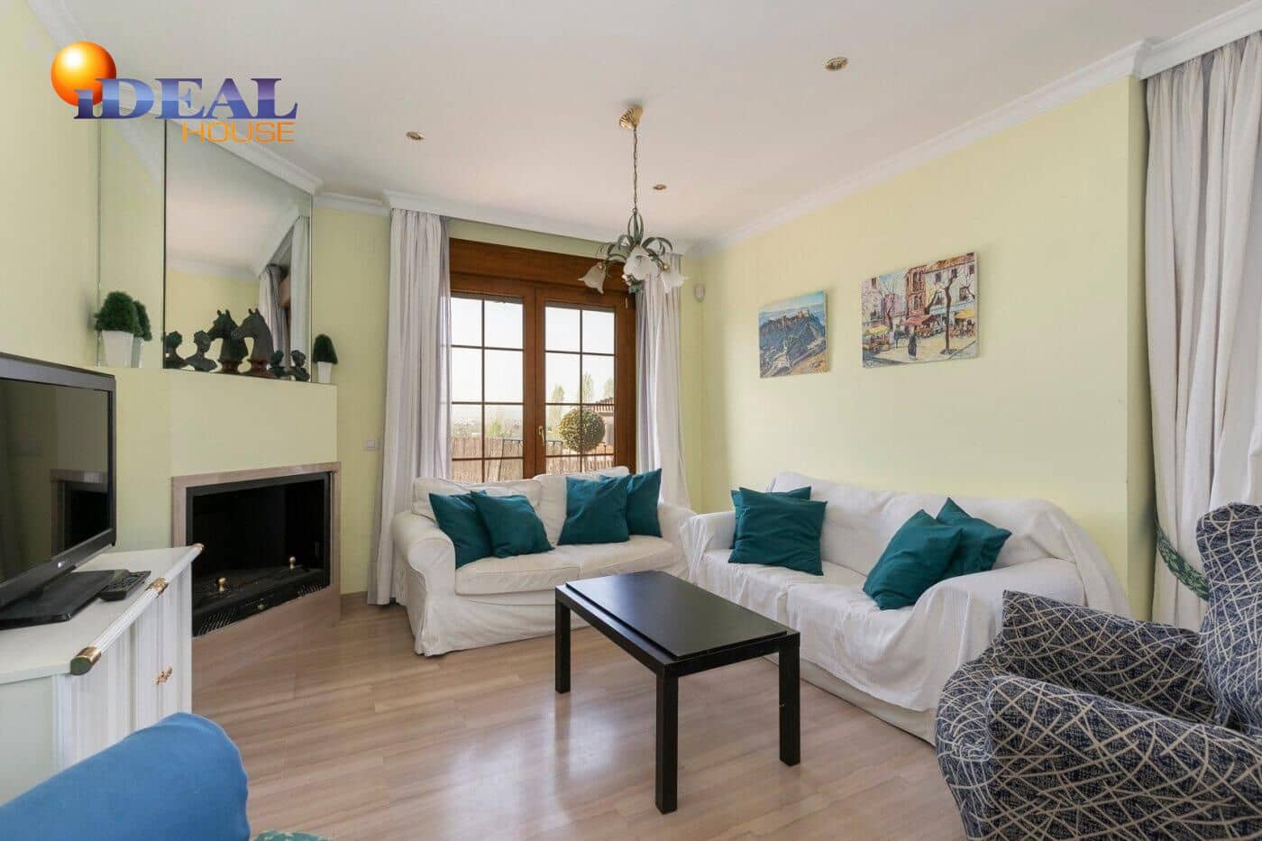 13 soverom Kjedet enebolig til salgs i Huetor Vega med svømmebasseng garasje - € 850 000 (Ref: 9433933)