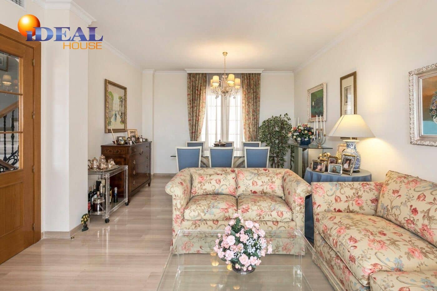 13 soverom Kjedet enebolig til salgs i Huetor Vega med svømmebasseng garasje - € 850 000 (Ref: 9433933)