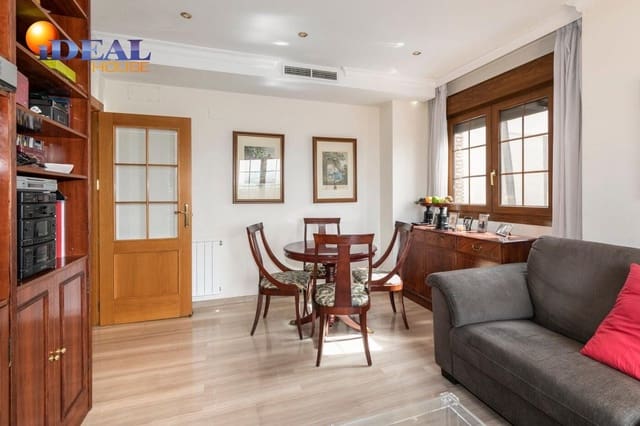 13 soverom Kjedet enebolig til salgs i Huétor Vega med svømmebasseng garasje - € 850 000 (Ref: 9433933)