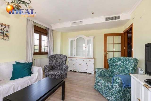 13 soverom Kjedet enebolig til salgs i Huétor Vega med svømmebasseng garasje - € 850 000 (Ref: 9433933)