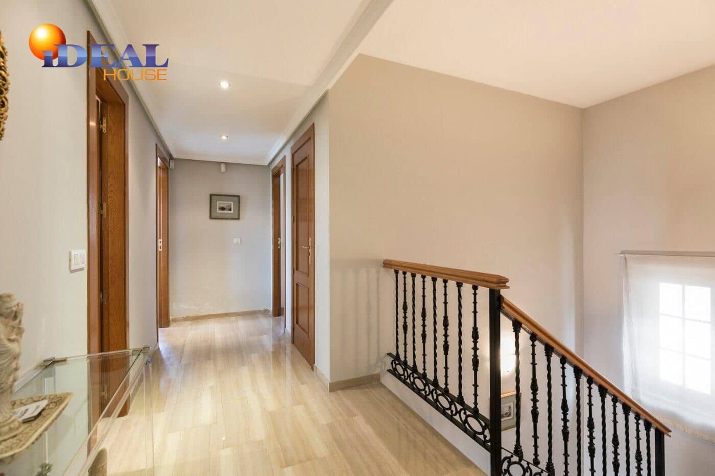 13 soverom Kjedet enebolig til salgs i Huetor Vega med svømmebasseng garasje - € 850 000 (Ref: 9433933)