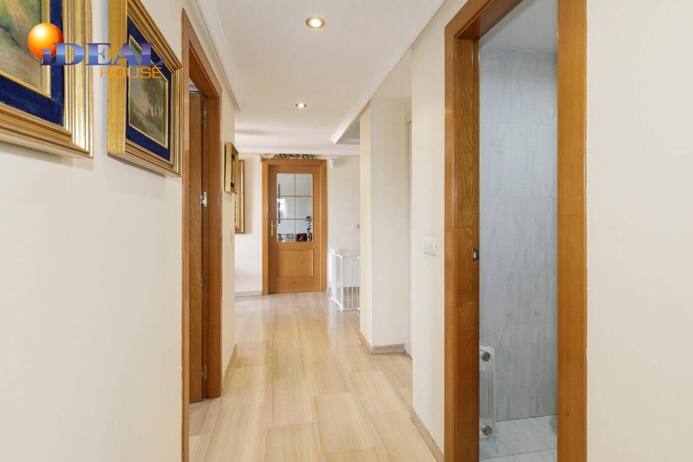 13 soverom Kjedet enebolig til salgs i Huetor Vega med svømmebasseng garasje - € 850 000 (Ref: 9433933)