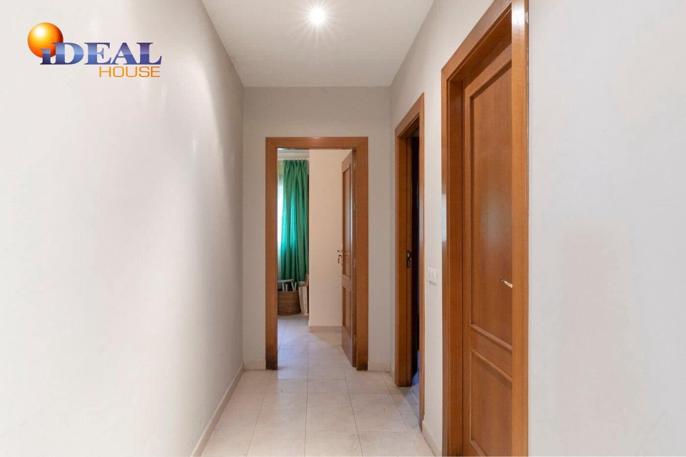 13 soverom Kjedet enebolig til salgs i Huetor Vega med svømmebasseng garasje - € 850 000 (Ref: 9433933)