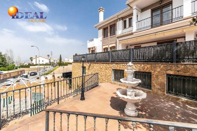 13 soverom Kjedet enebolig til salgs i Huétor Vega med svømmebasseng garasje - € 850 000 (Ref: 9433933)