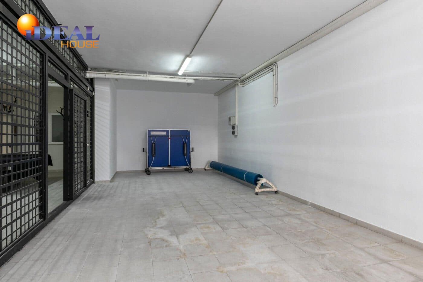 13 soverom Kjedet enebolig til salgs i Huetor Vega med svømmebasseng garasje - € 850 000 (Ref: 9433933)