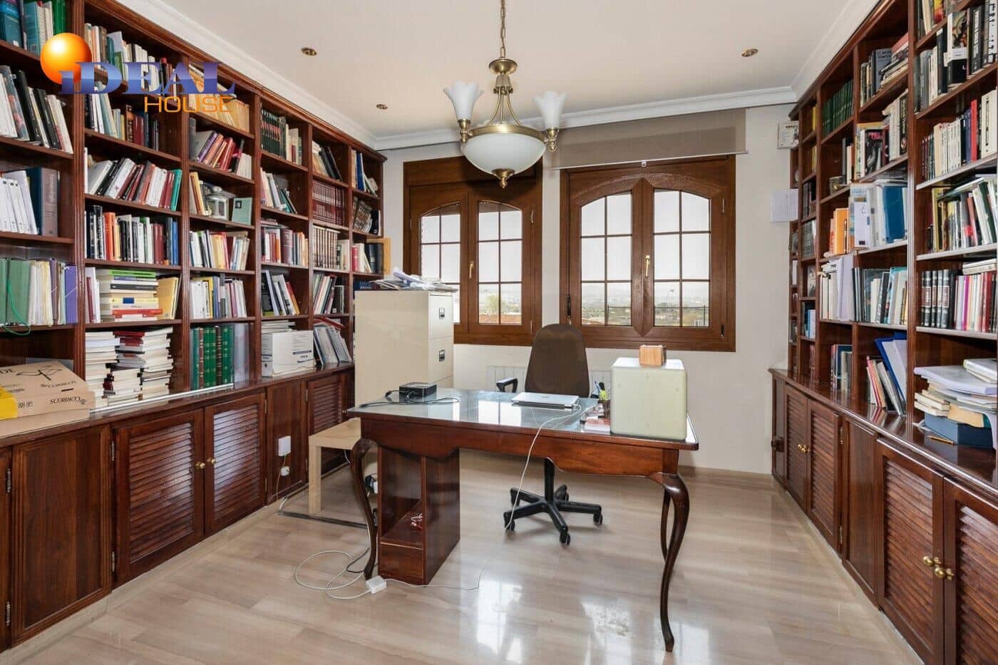 13 soverom Kjedet enebolig til salgs i Huetor Vega med svømmebasseng garasje - € 850 000 (Ref: 9433933)