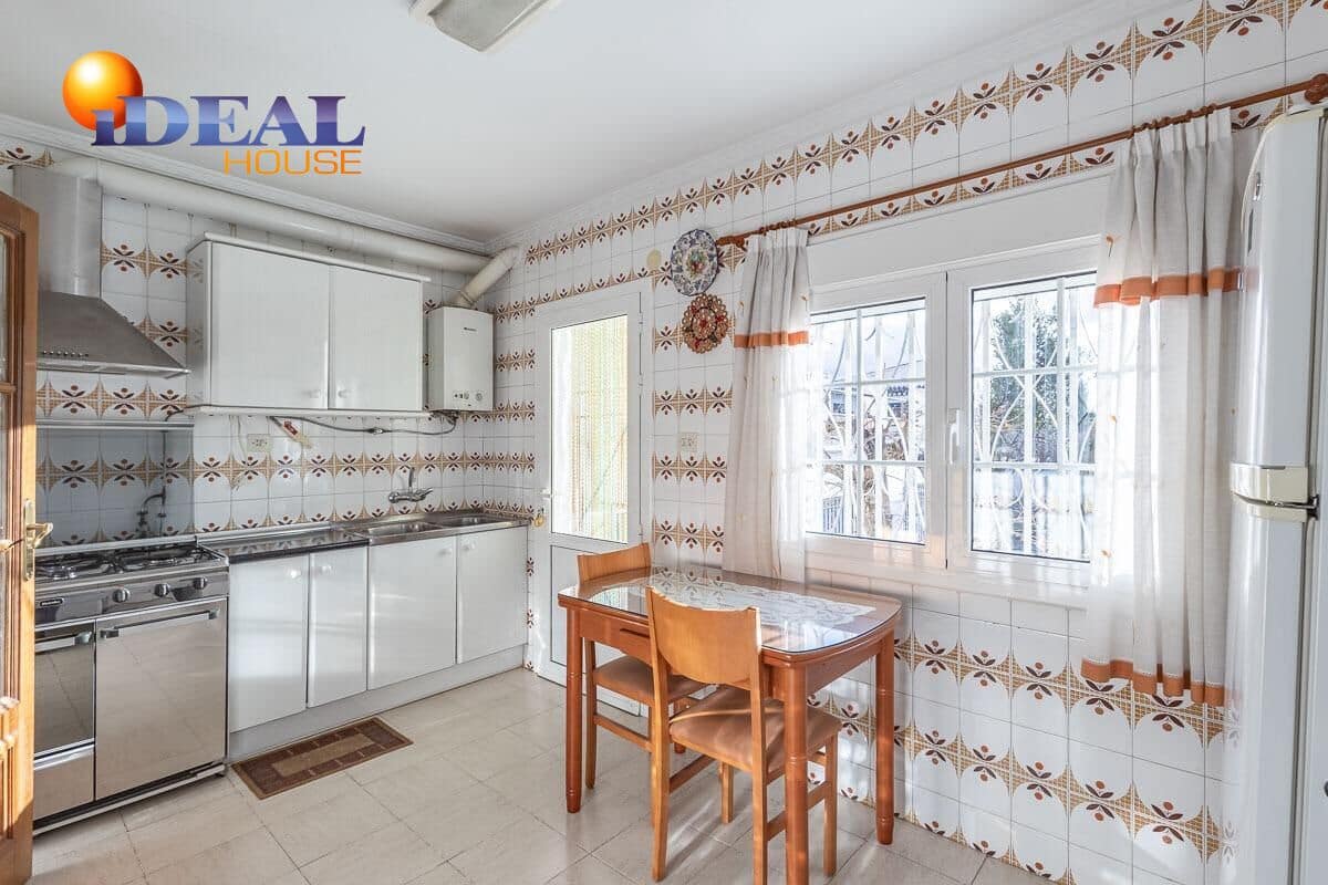 3 bedroom Villa for sale in Monachil with garage - € 289,900 (Ref: 9433934)