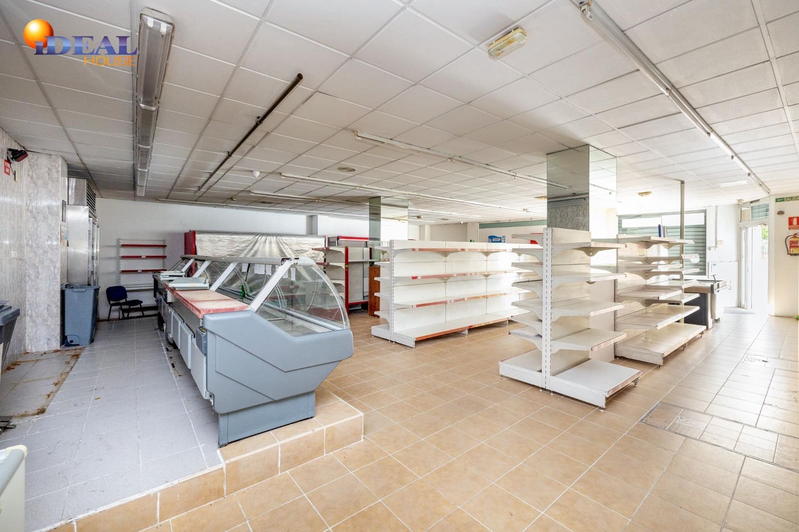 Kommersiell till salu i Gojar med garage - 259 000 € (Ref: 9433937)