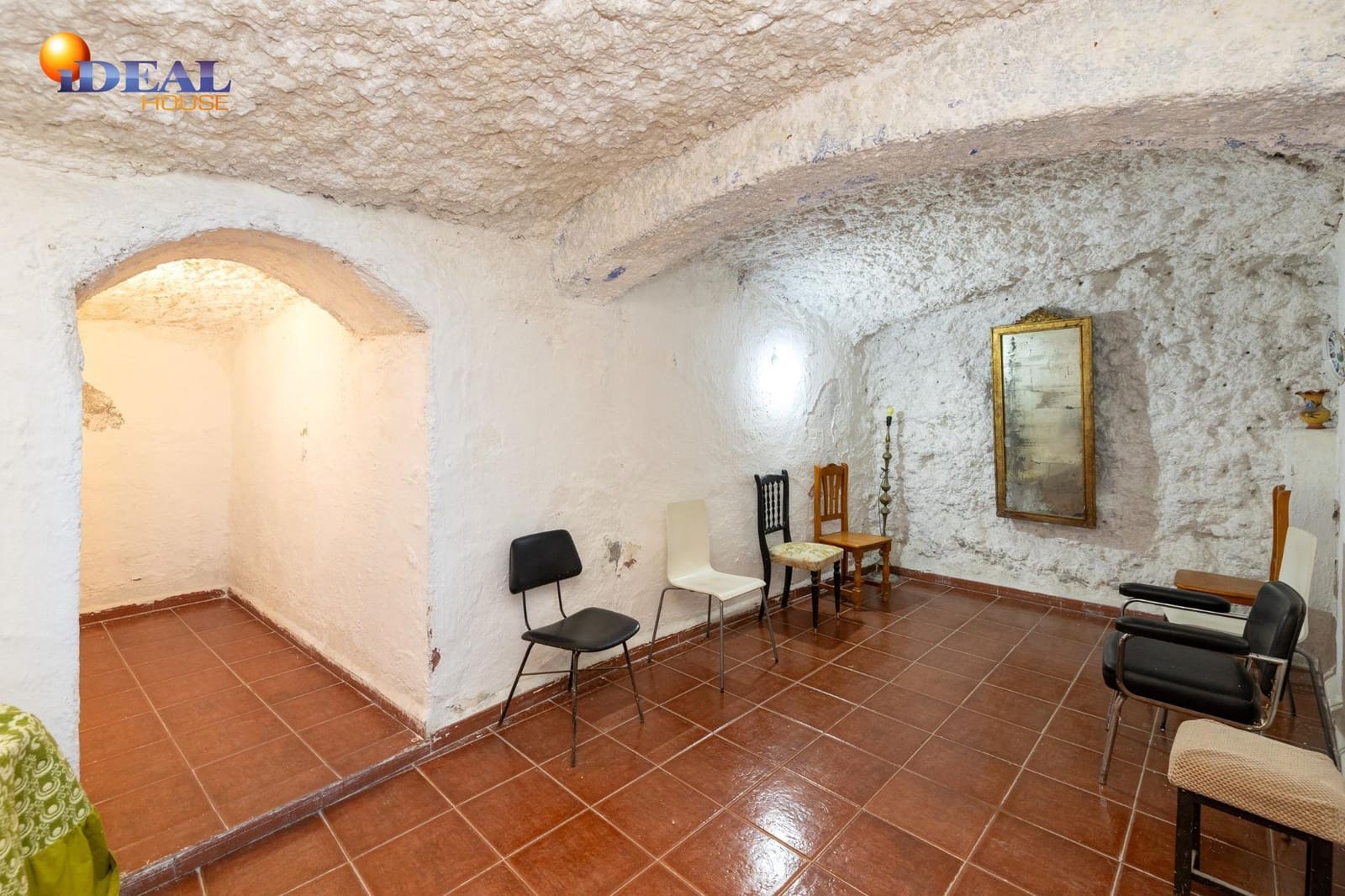 Grottehus til salgs i Granada by - € 119 000 (Ref: 9433943)