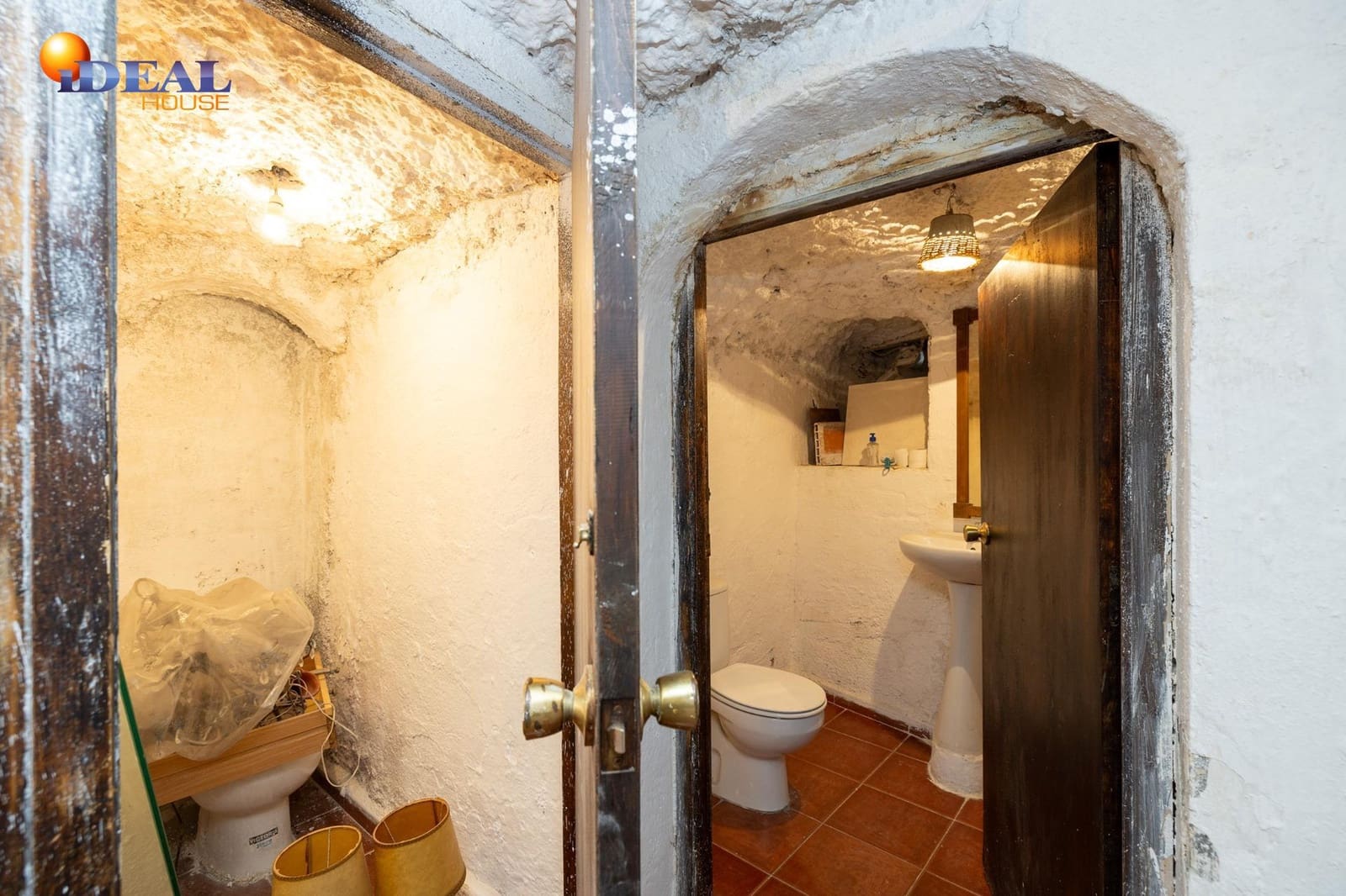 Grottehus til salgs i Granada by - € 119 000 (Ref: 9433943)