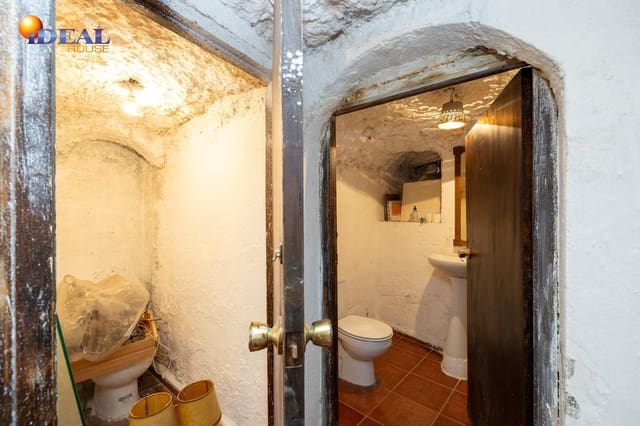 Grottehus til salgs i Granada by - € 119 000 (Ref: 9433943)