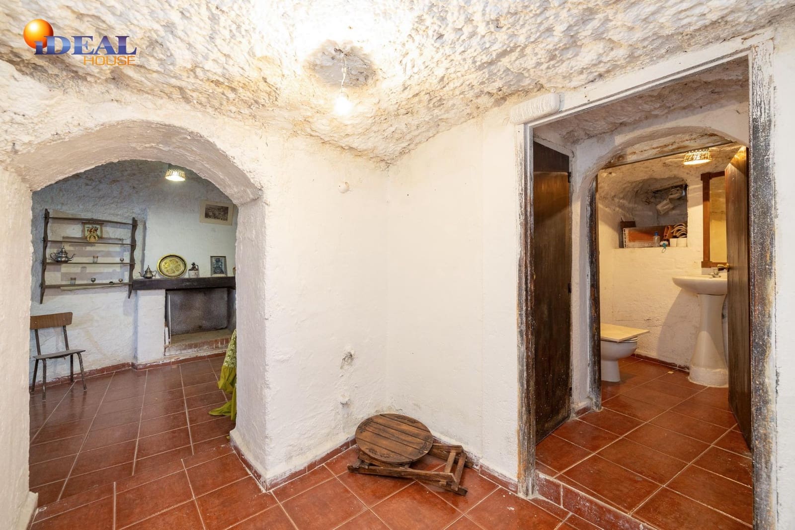 Grottehus til salgs i Granada by - € 119 000 (Ref: 9433943)