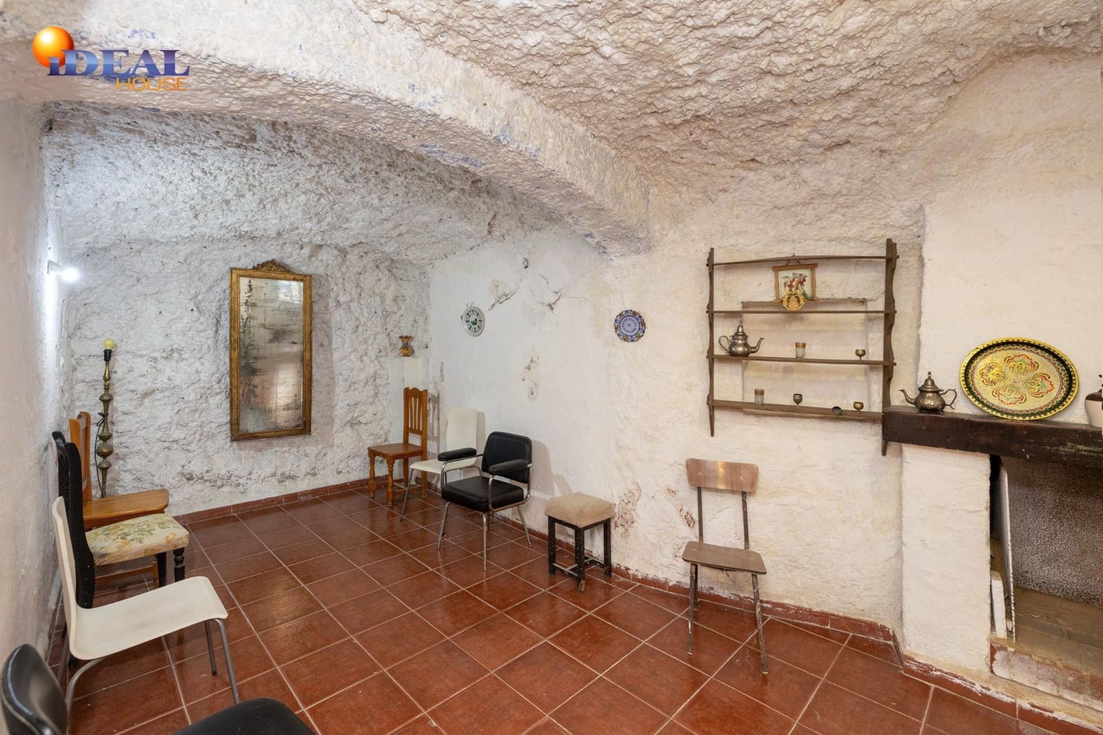 Grottehus til salgs i Granada by - € 119 000 (Ref: 9433943)