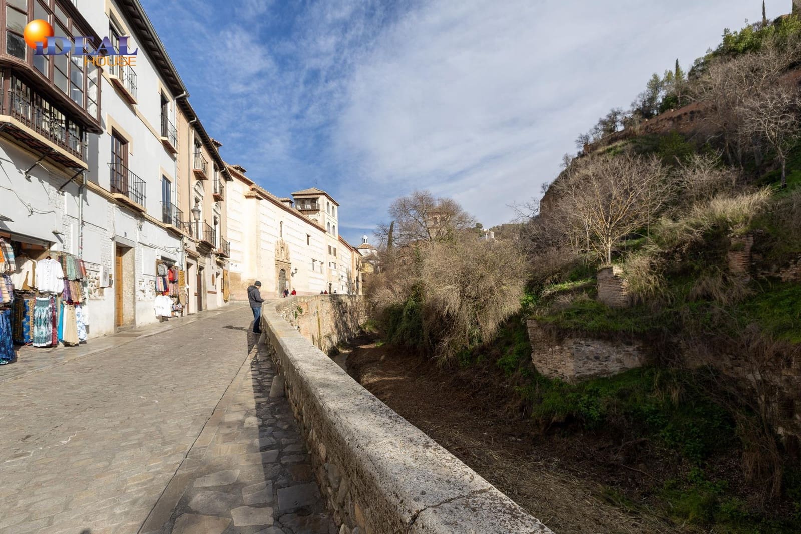 Grottehus til salgs i Granada by - € 119 000 (Ref: 9433943)