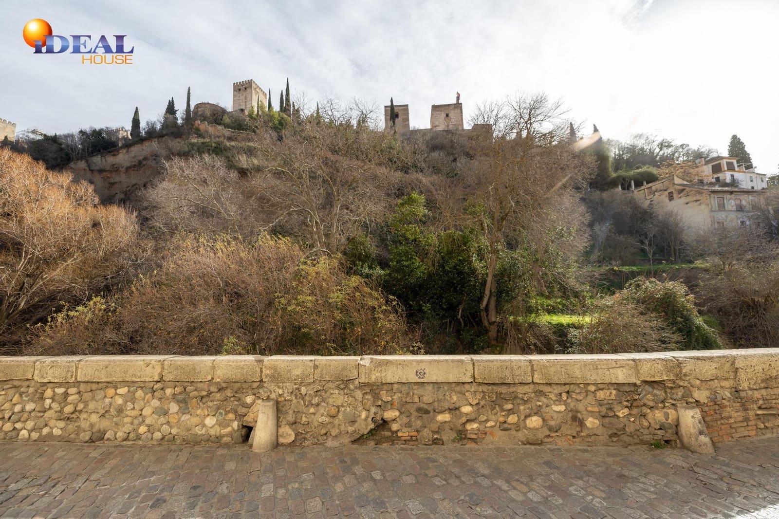 Grottehus til salgs i Granada by - € 119 000 (Ref: 9433943)