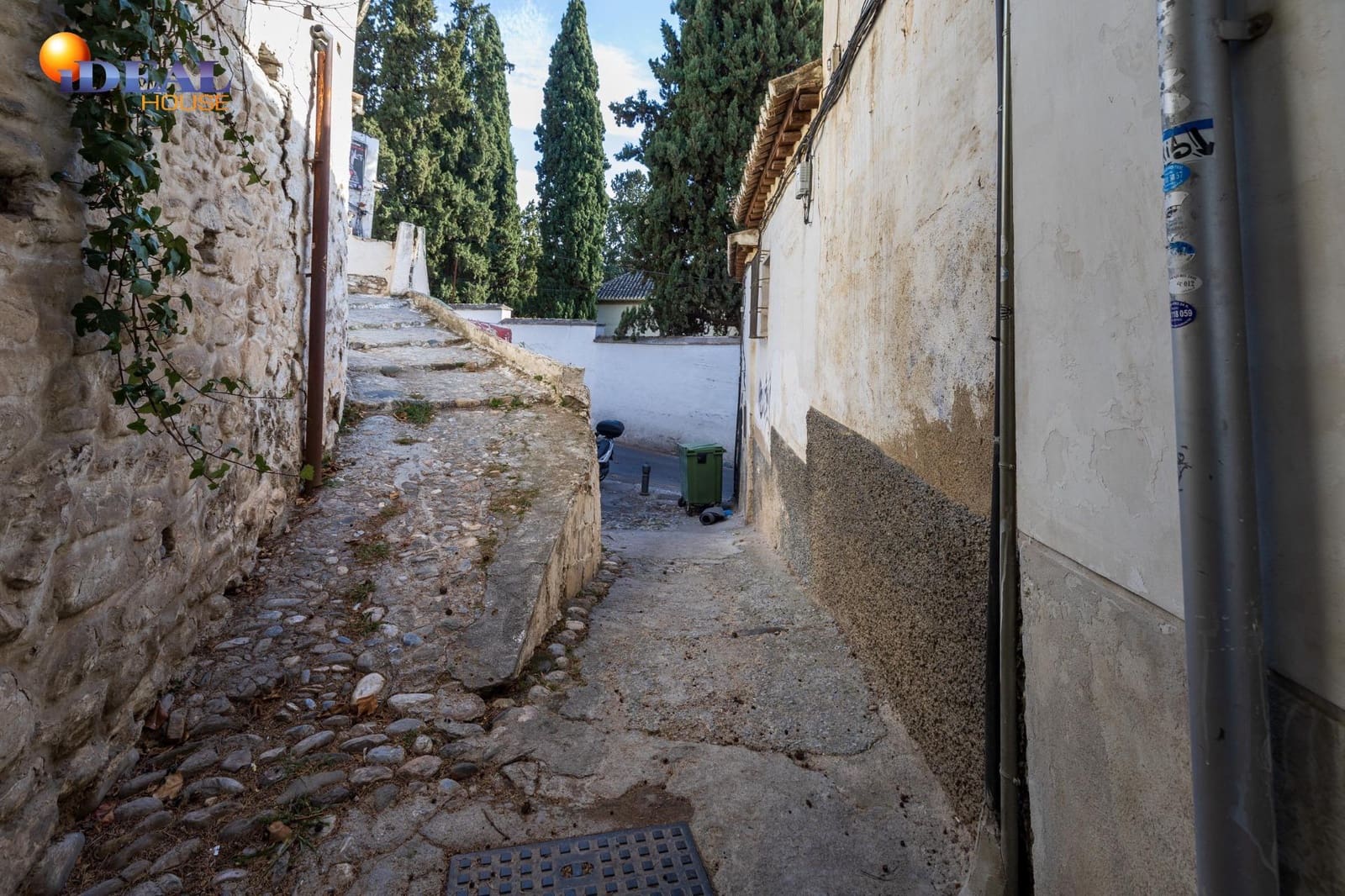 Grottehus til salgs i Granada by - € 119 000 (Ref: 9433943)