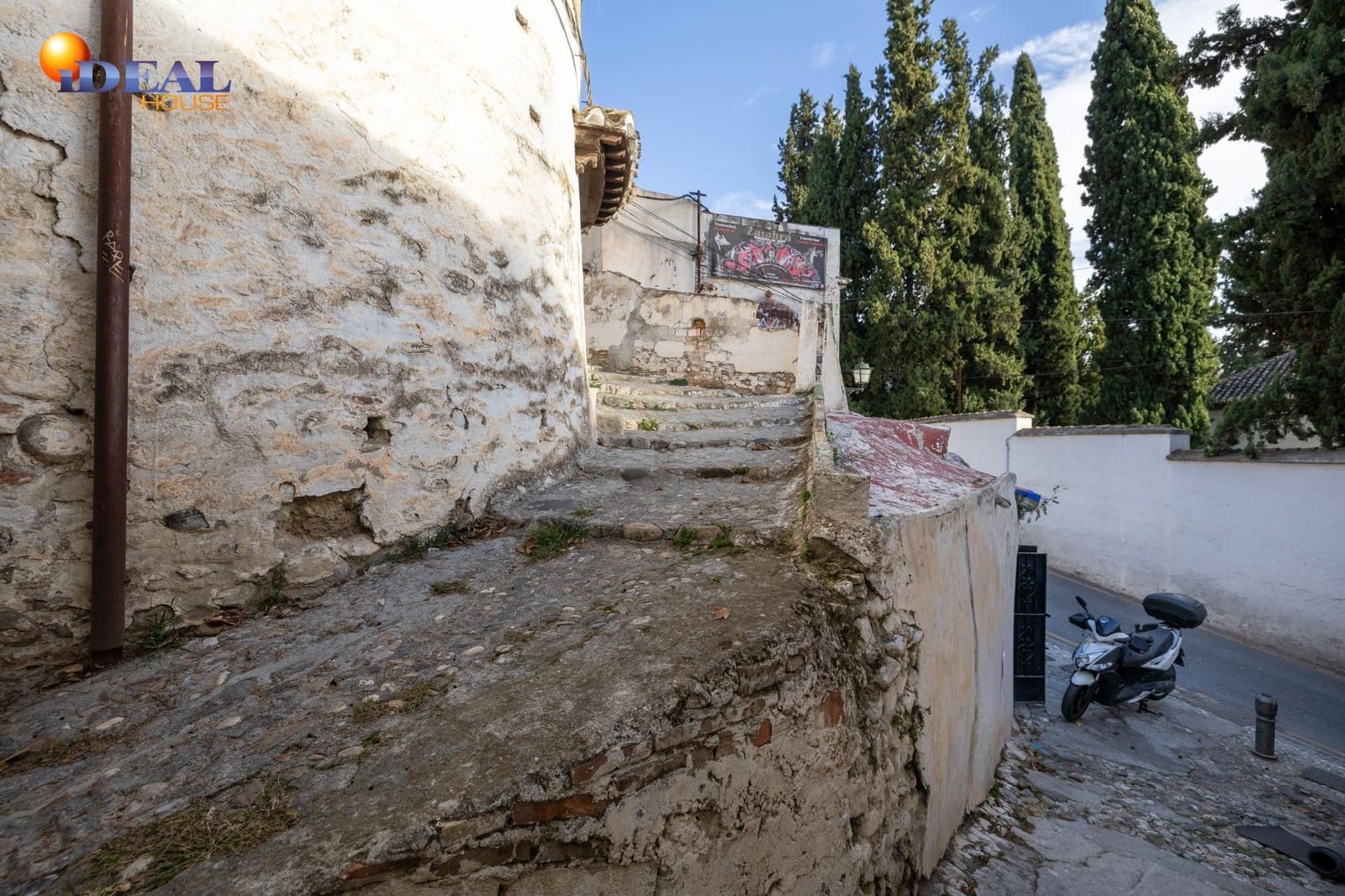 Grottehus til salgs i Granada by - € 119 000 (Ref: 9433943)