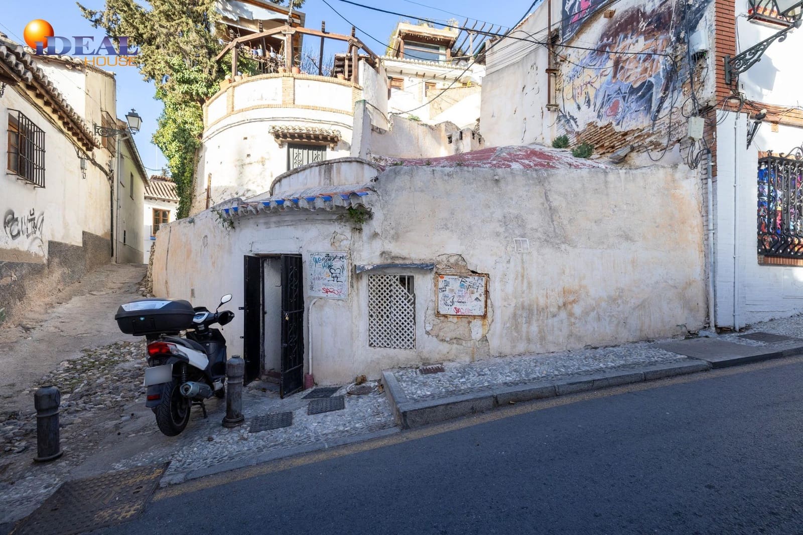 Grottehus til salgs i Granada by - € 119 000 (Ref: 9433943)