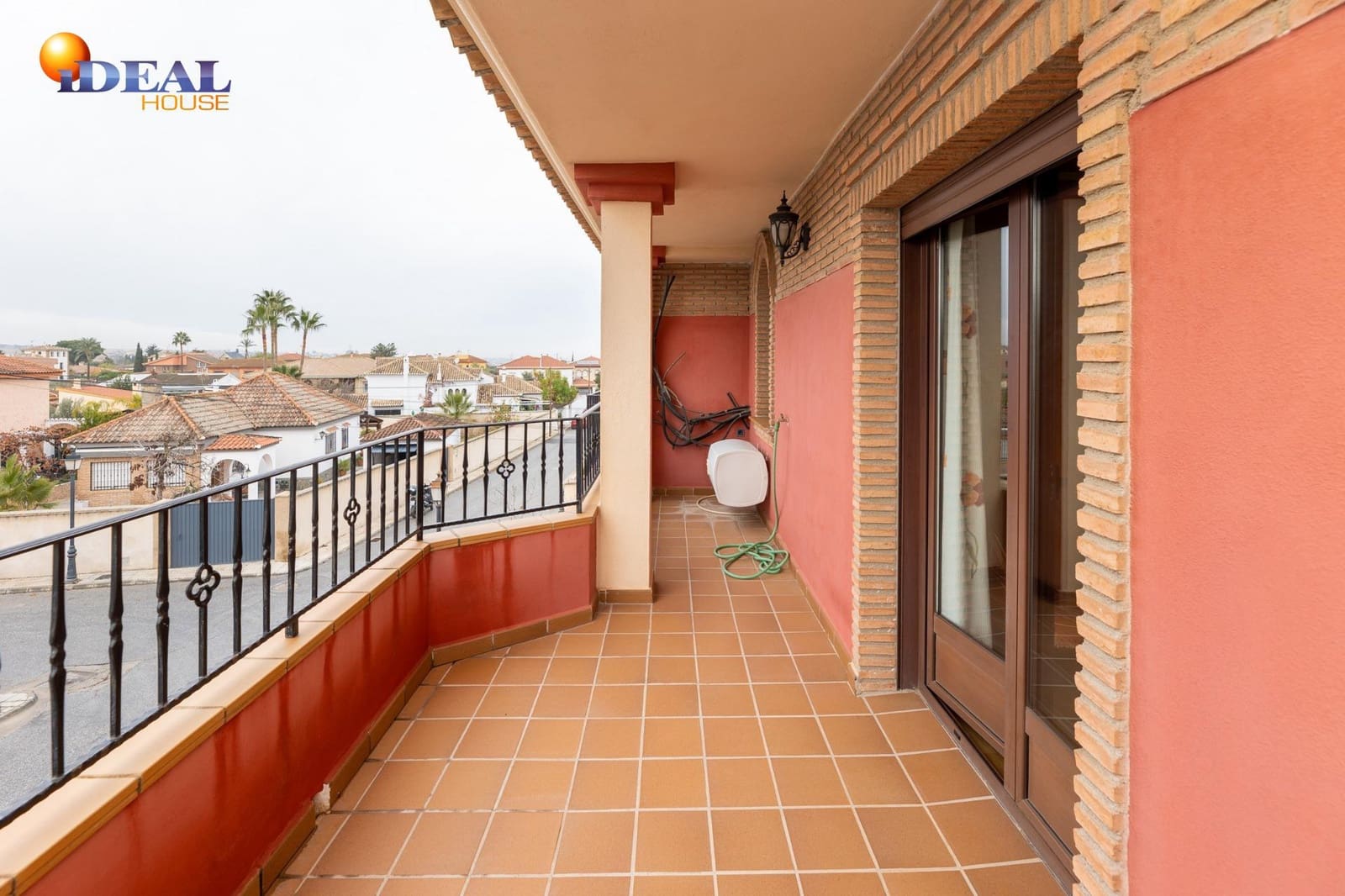 4 soverom Villa til salgs i Las Gabias med svømmebasseng garasje - € 465 000 (Ref: 9433944)