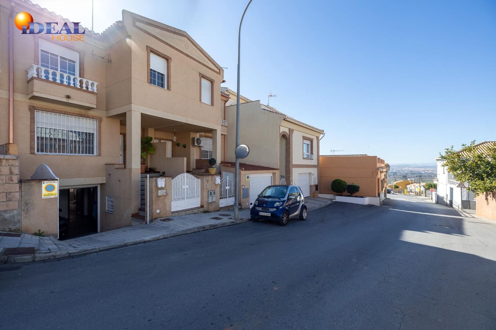 3 bedroom Terraced Villa for sale in Huetor Vega with garage - € 329,000 (Ref: 9433946)
