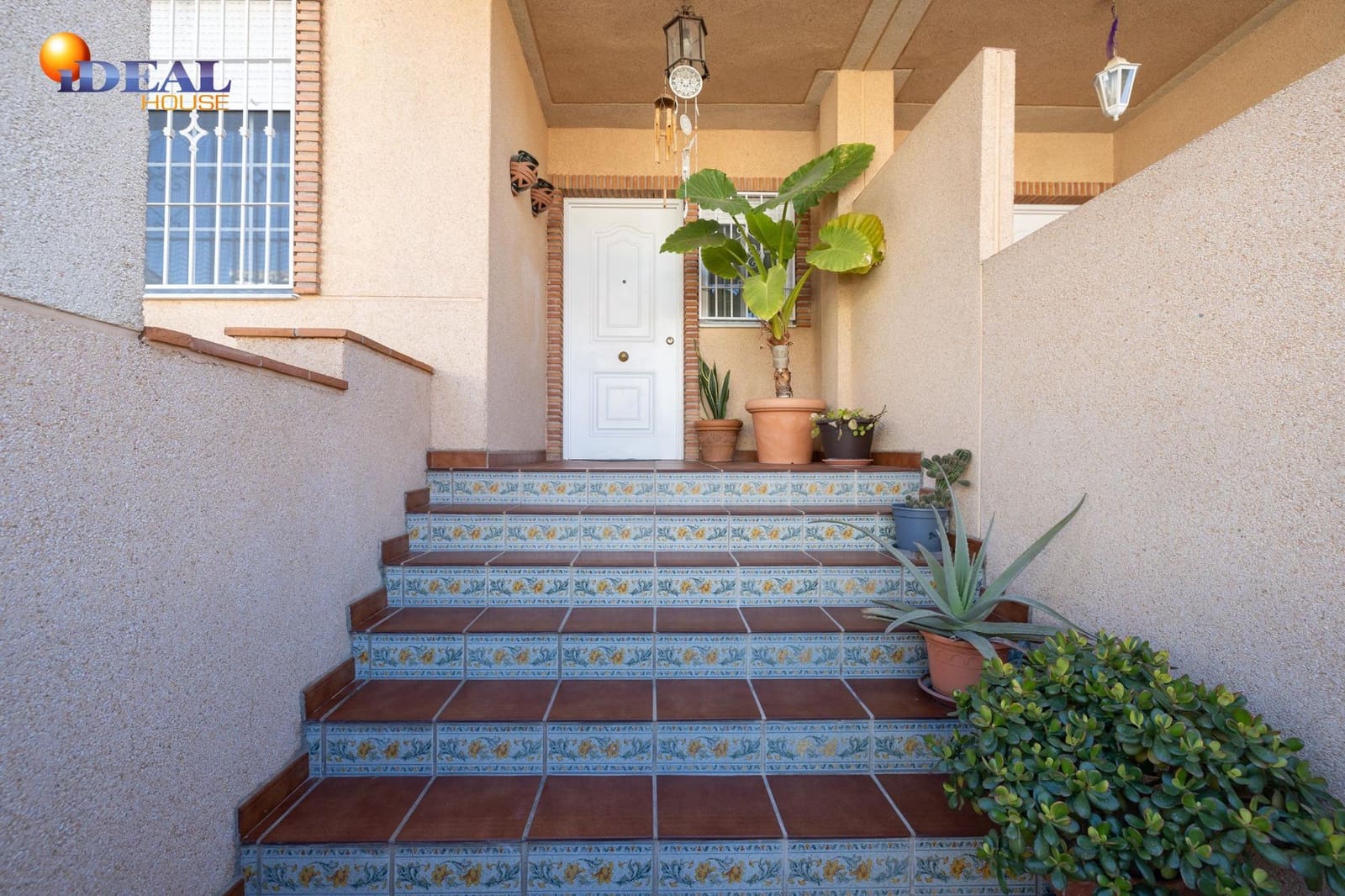 3 bedroom Terraced Villa for sale in Huetor Vega with garage - € 329,000 (Ref: 9433946)