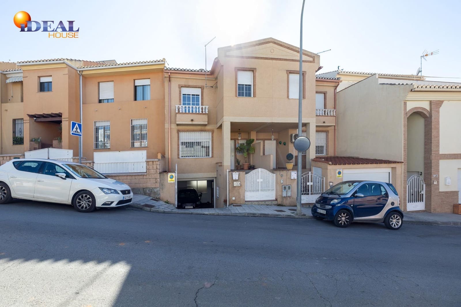3 bedroom Terraced Villa for sale in Huetor Vega with garage - € 329,000 (Ref: 9433946)