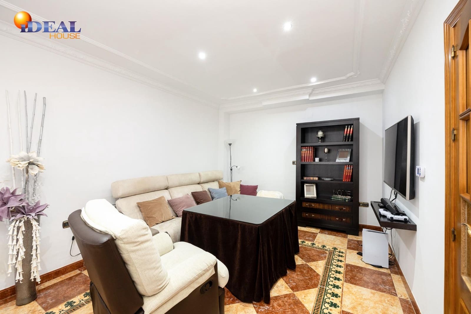 3 bedroom Terraced Villa for sale in Huetor Vega with garage - € 329,000 (Ref: 9433946)