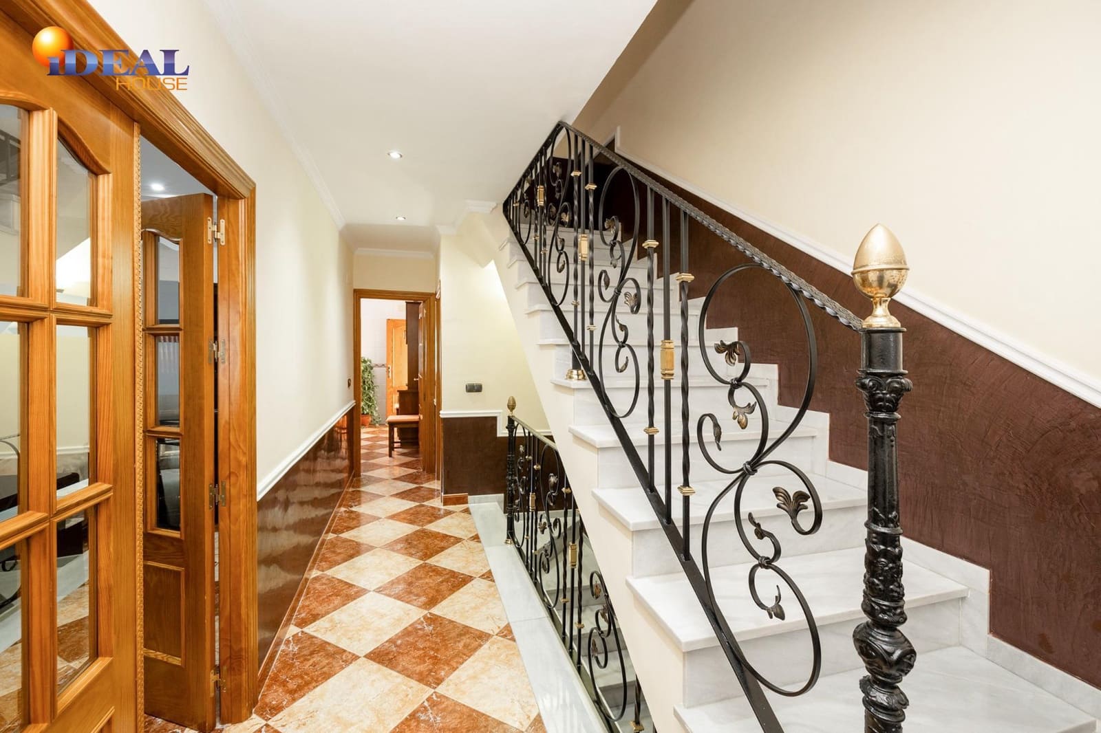 3 bedroom Terraced Villa for sale in Huetor Vega with garage - € 329,000 (Ref: 9433946)