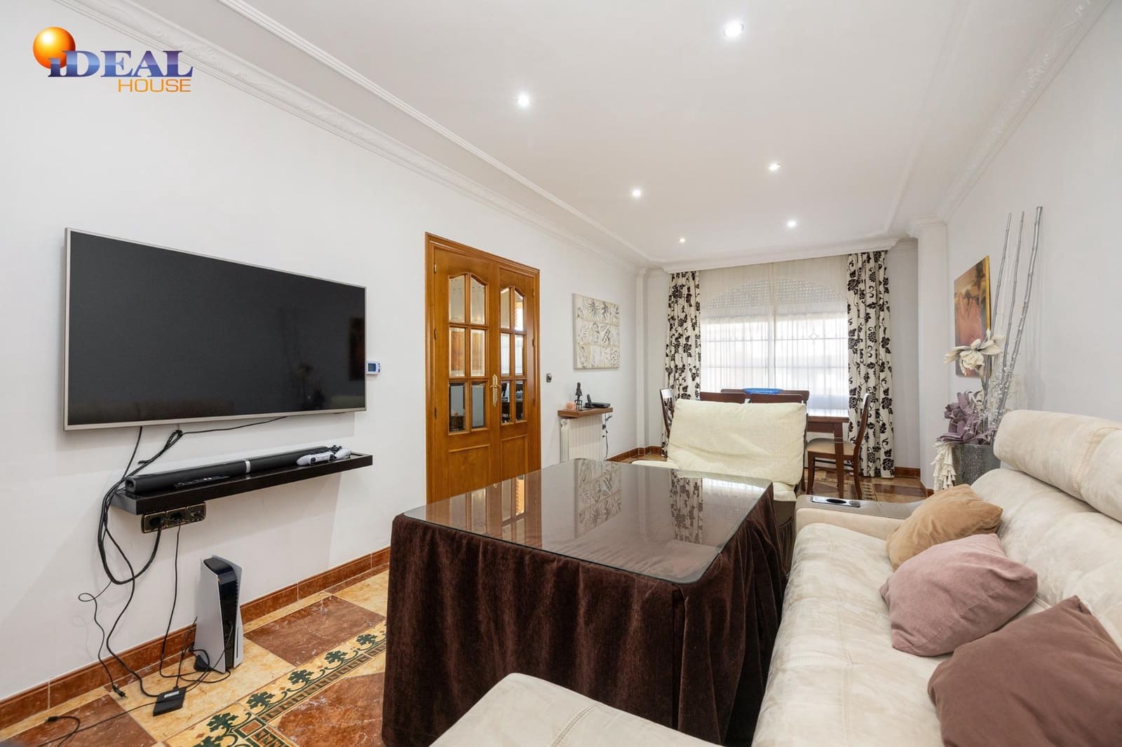 3 bedroom Terraced Villa for sale in Huetor Vega with garage - € 329,000 (Ref: 9433946)