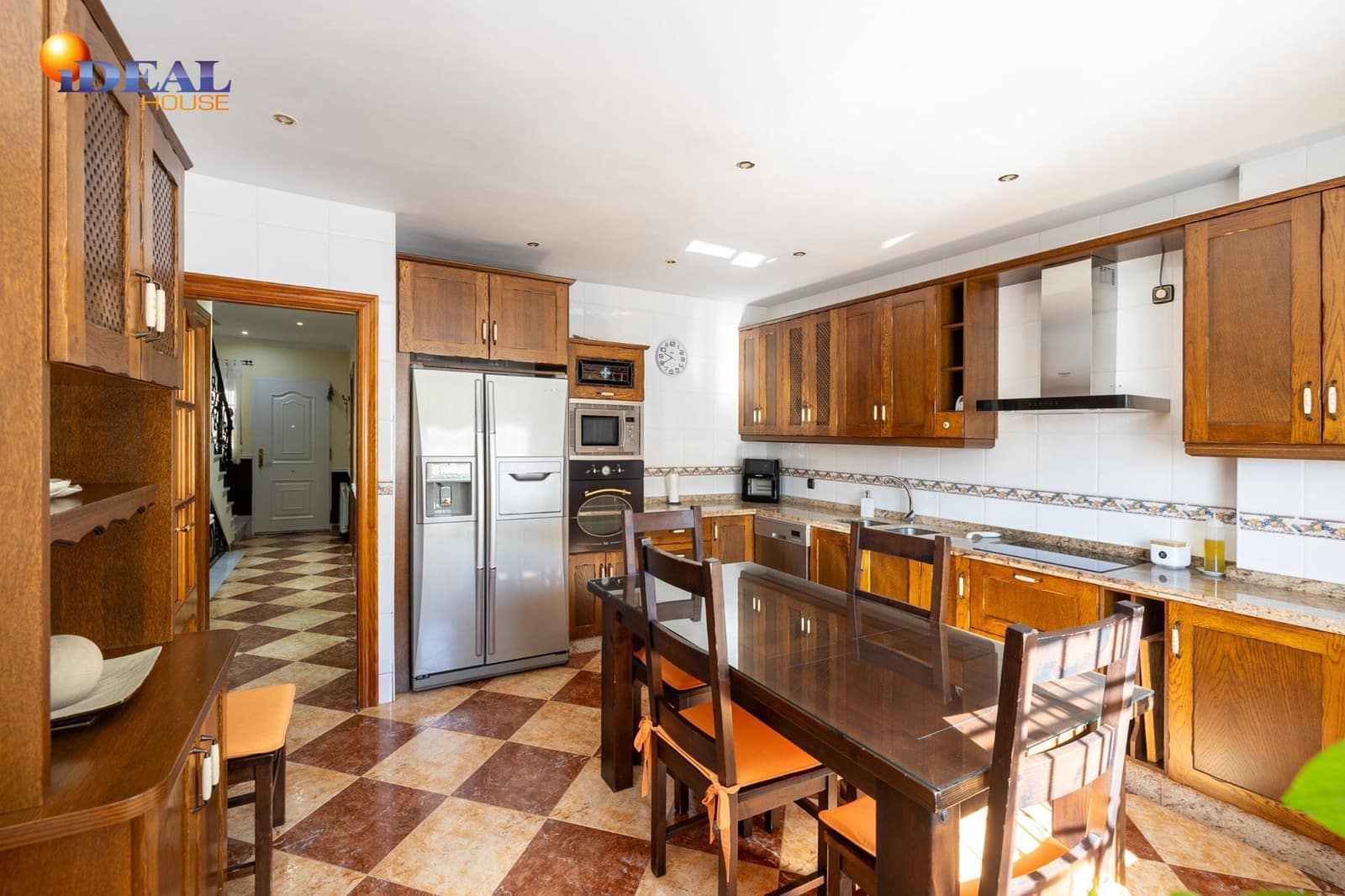 3 bedroom Terraced Villa for sale in Huetor Vega with garage - € 329,000 (Ref: 9433946)