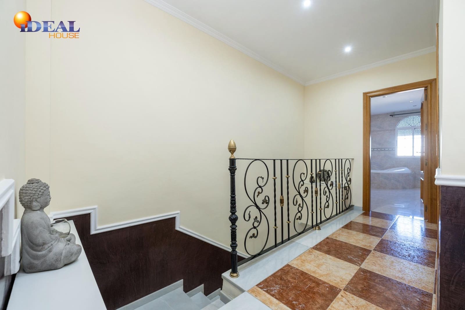 3 bedroom Terraced Villa for sale in Huetor Vega with garage - € 329,000 (Ref: 9433946)