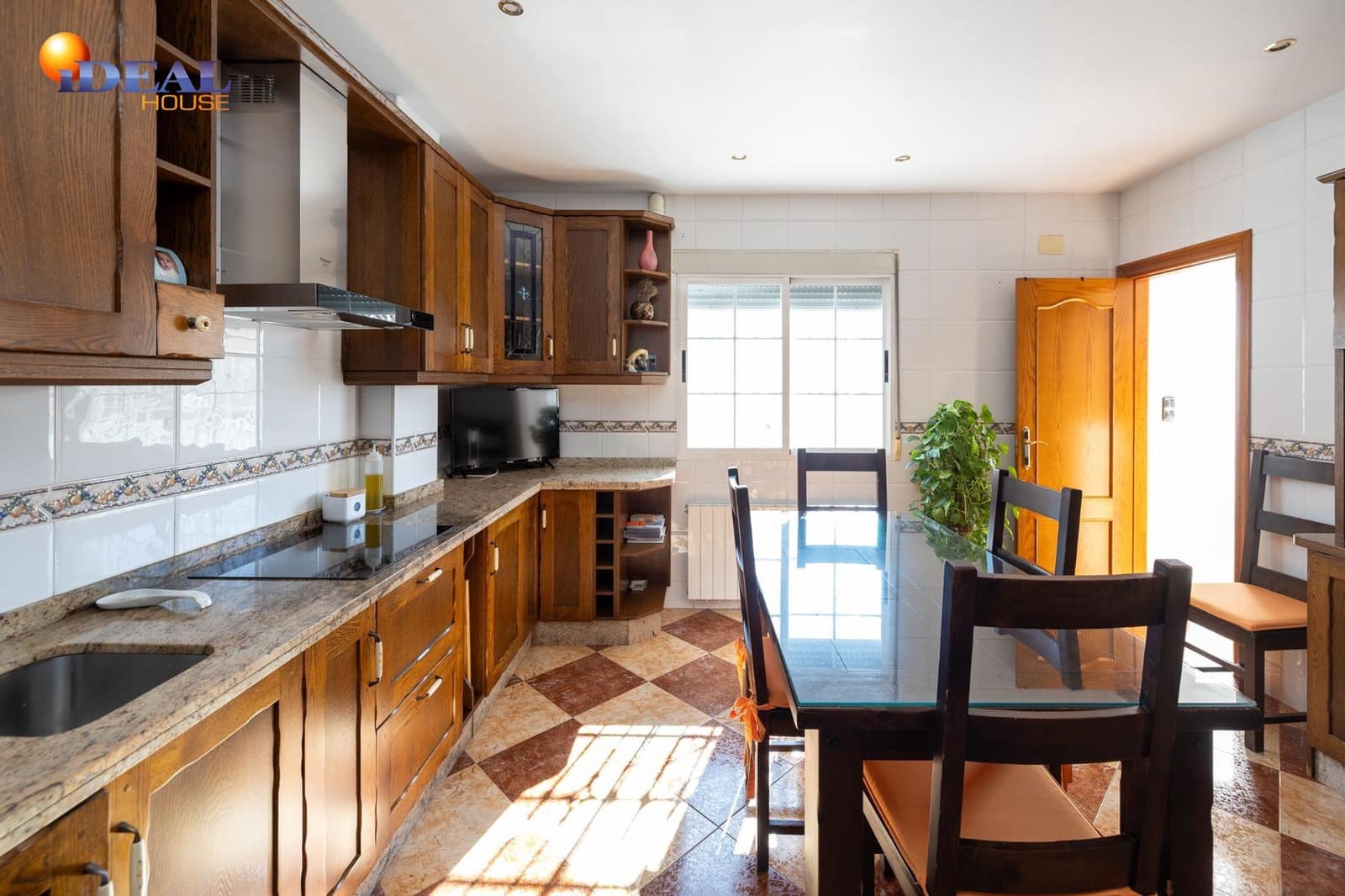 3 bedroom Terraced Villa for sale in Huetor Vega with garage - € 329,000 (Ref: 9433946)