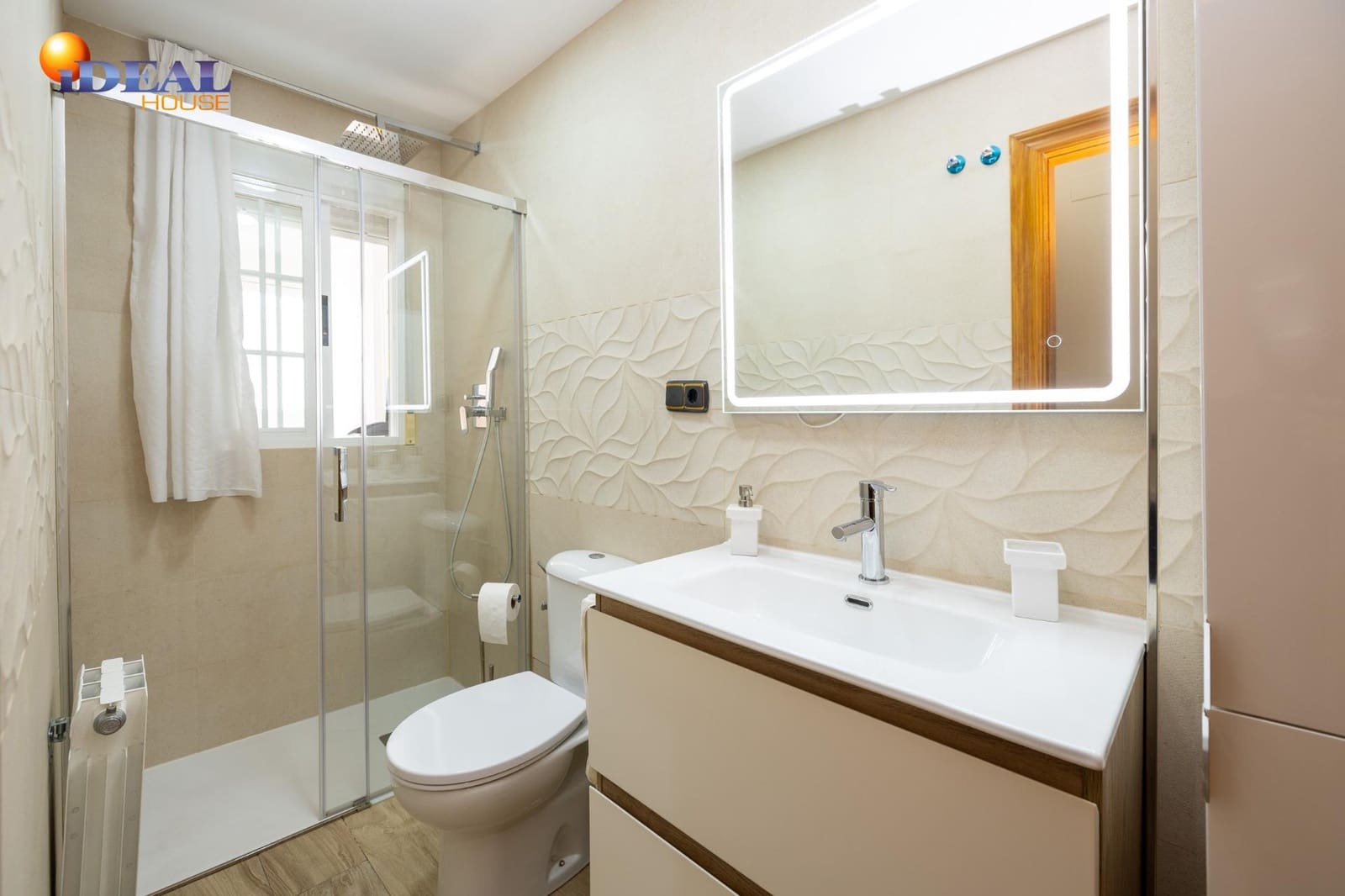 3 bedroom Terraced Villa for sale in Huetor Vega with garage - € 329,000 (Ref: 9433946)